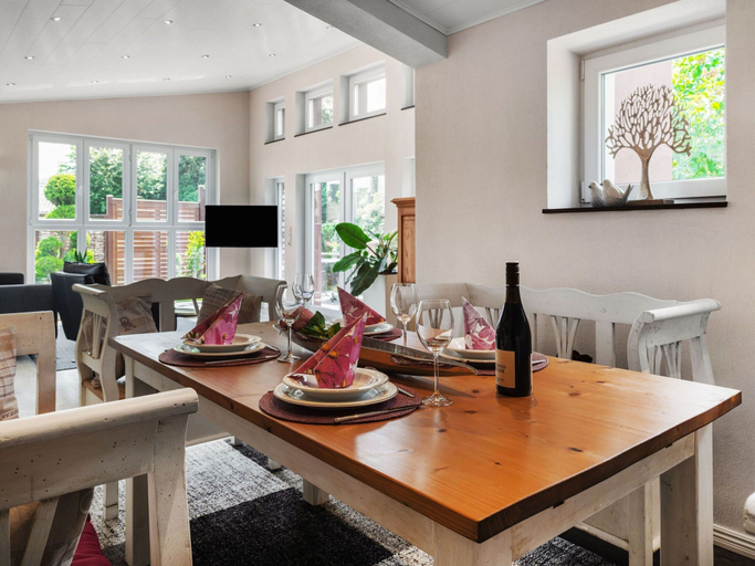 Dining 3, Lavish Holiday Home in Bad Munstereifel With Sauna, Euskirchen