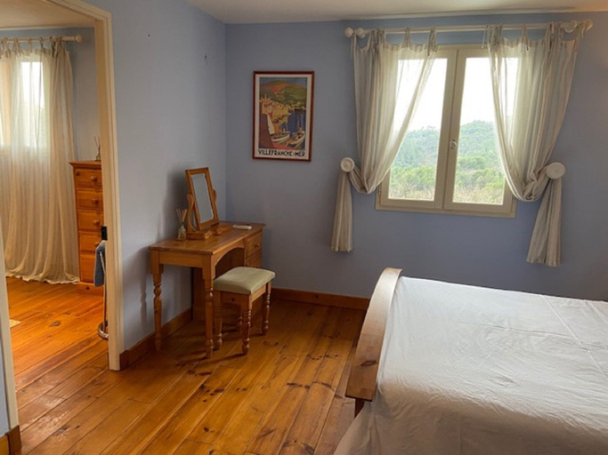 Room 4, Picturesque Holiday Home With Private Pool, Var