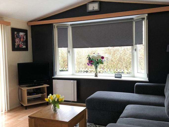 Living area 4, Chalet in Wiringherlant With Garden Terrace, Wieringen
