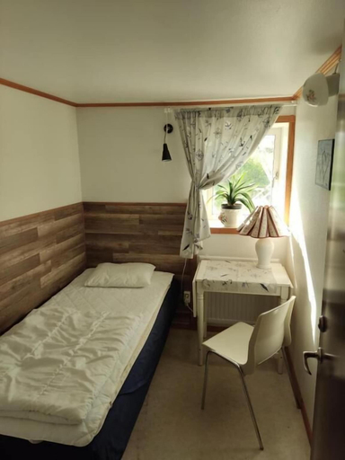 Bedroom 2, Kungshamns Vandrarhem - Hostel, Sotenäs