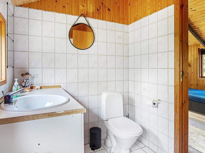 Bathroom 4, 4 Person Holiday Home in Laeso, Læsø