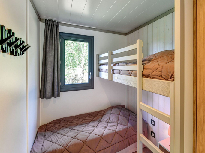 Bedroom 2, Serene Chalet in Hourtin near Lake, Gironde
