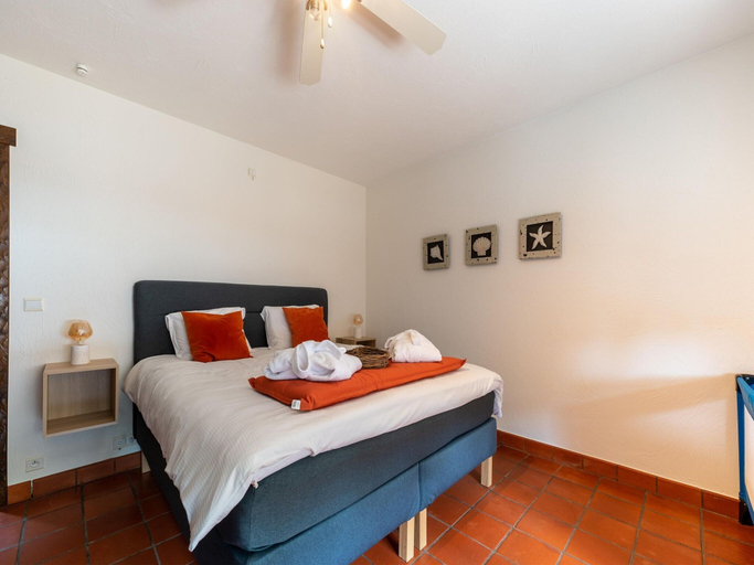 Room 4, Restful Holiday Home in Koksijde With Hot Tub and Sauna, West-Vlaanderen