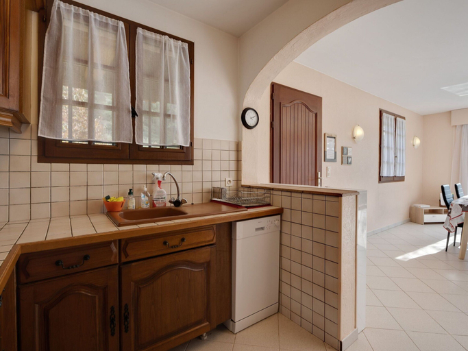 Others 5, Charming Flat with Pool, Alpes-Maritimes