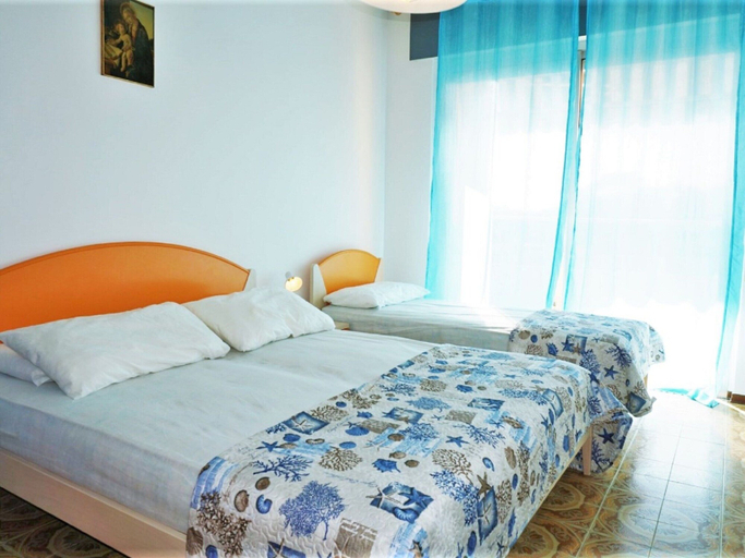 Bedroom 2, Sea-view Apartment in Caorle for 5, Venezia