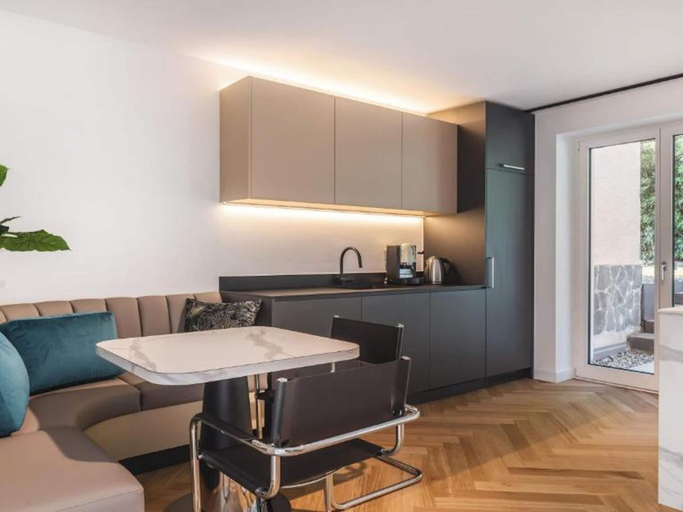 Private kitchen, Belvilla by OYO Palm Loggia, Bolzano