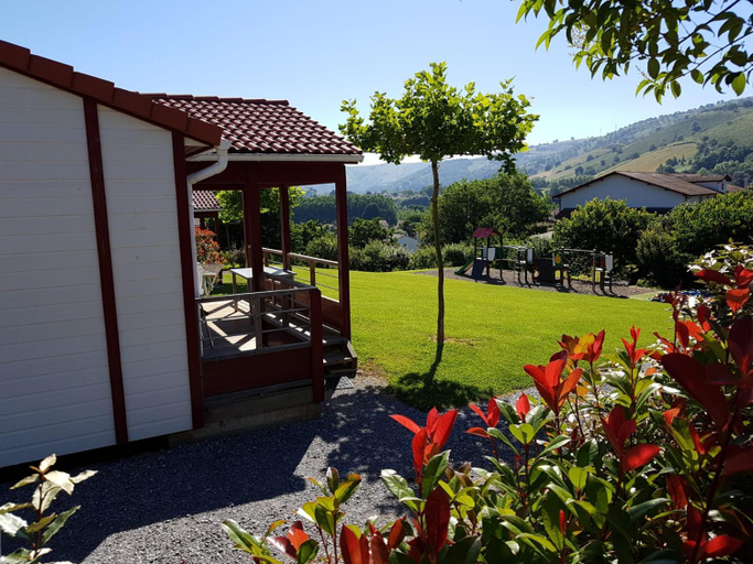 Others 5, Domaine Chalets Larlapean, Pyrénées-Atlantiques