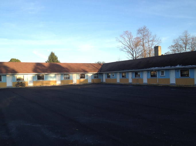 Exterior & Views 1, American Plaza Motel, Middlesex