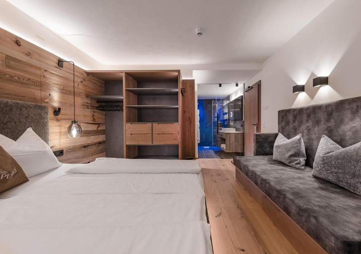 Bedroom 2, Hotel Alpenhof, Sankt Johann im Pongau