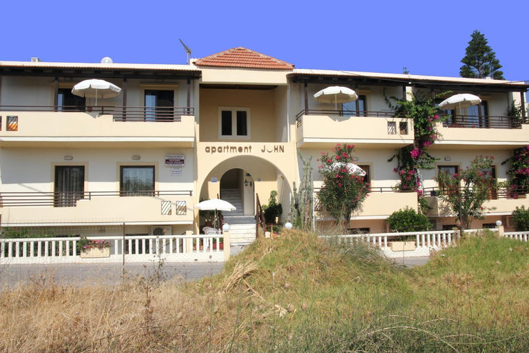 Entrance 2, John Apartments, Crete