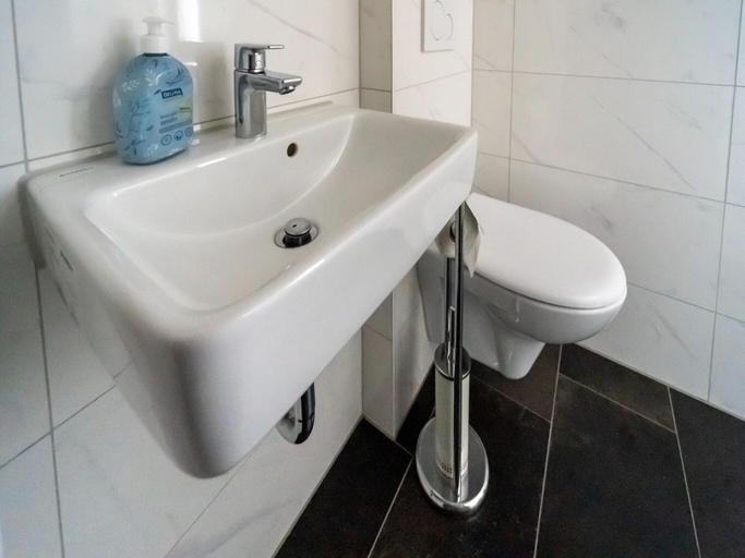 Bathroom 4, Cozy Holiday Home With Terrace and Garden, Ilm-Kreis