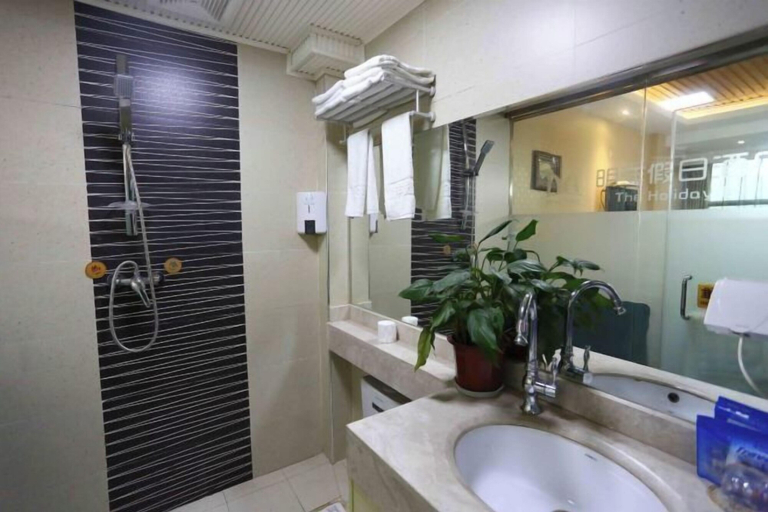 Bathroom 3, Mingyang Holiday Hotel, Mianyang
