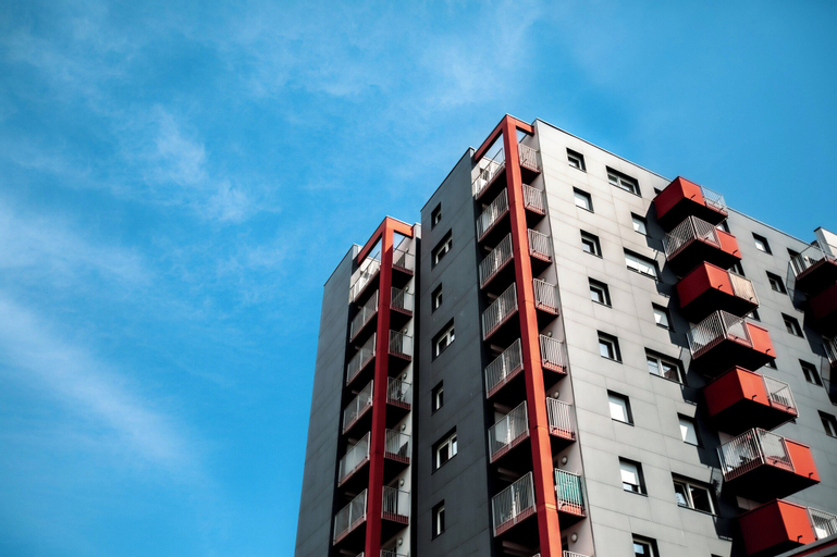 Exterior & Views 23