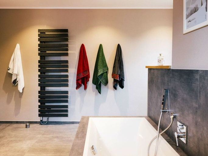 Bathroom 2, Cloud 9A Comfortable Holiday Residence, Traunstein
