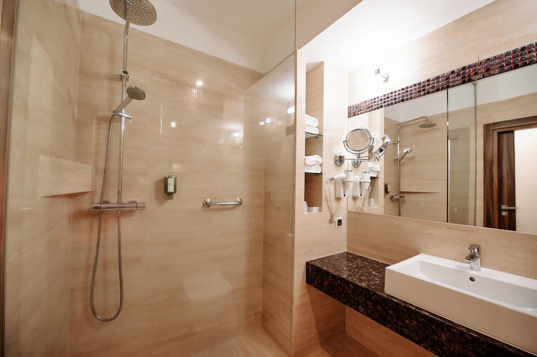 Bathroom 5, Blue Diamond Hotel Active SPA, Rzeszów