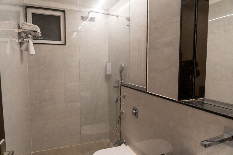 Bathroom 4, Hotel Anant Inn, Varanasi
