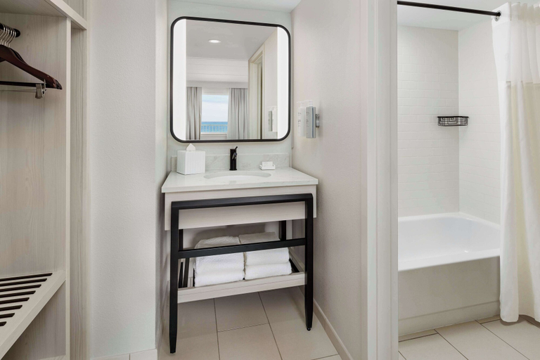 Bathroom 4, Hilton Garden Inn Ocean City Oceanfront, Worcester