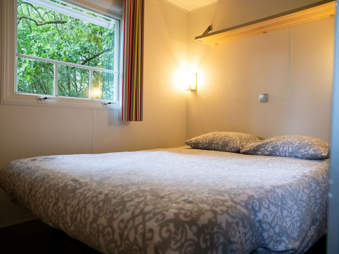 Bedroom 2, Chalet in Olloy-sur-Viroin with Patio, Namur