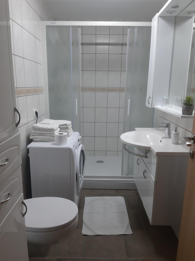 Bathroom 3, Apartment Berglez, Škofja Loka