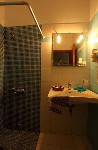 Bathroom, Pantheon Hotel & Suites, Central Greece