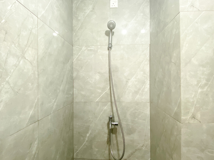 Bathroom 5, Comfort and Cozy Designed Studio Sayana Bekasi Apartment By Travelio, Bekasi
