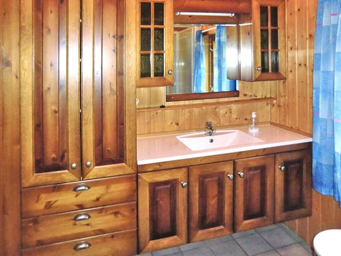 Bathroom 5, 6 Person Holiday Home in Vatne, Haram