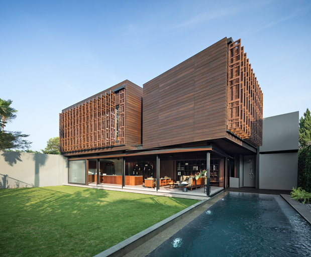 Exterior & Views