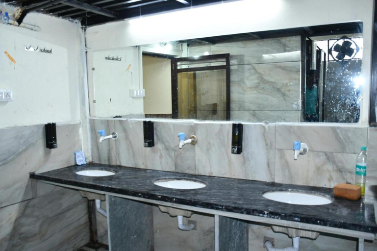 Bathroom 4, Goroomgo Kshipra Guest House Ujjain, Ujjain