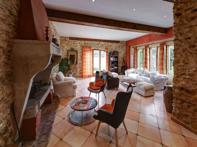 Others 2, Pleasant Holiday Home in Raizeux With Garden, Yvelines