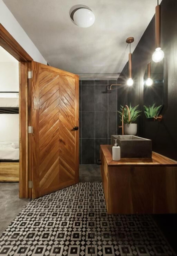 Bathroom 4, the SPACE., Tola