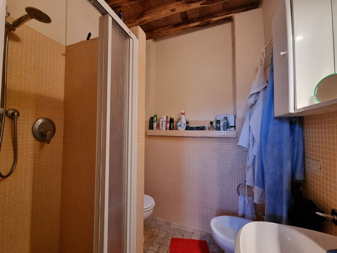 Bathroom 3, Apartment in Orbicciano With Pool, Lucca