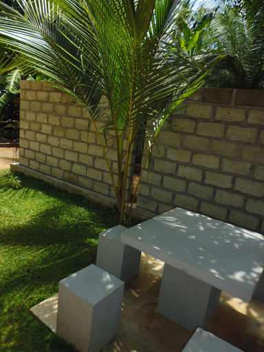 Others 5, Hotel Afenta, Mihinthale