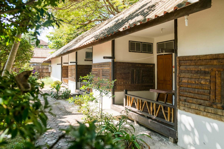 Exterior 4