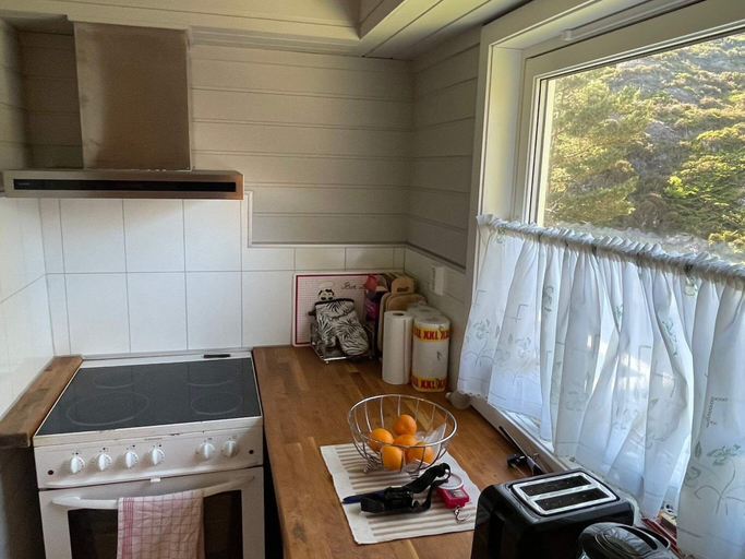 Private kitchen 5, 4 Star Holiday Home in Espevaer, Bømlo
