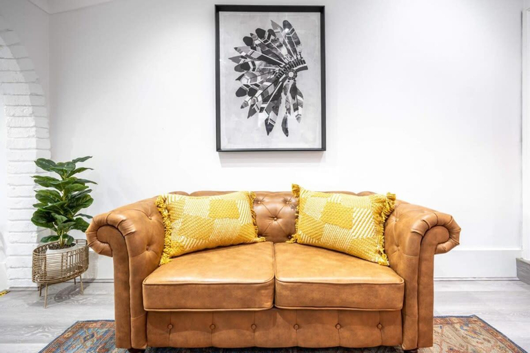 Others 3, Contemporary 2-Bed House in Trendy Enmore, Marrickville