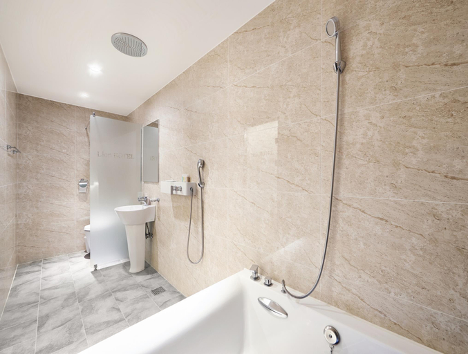 Bathroom 10