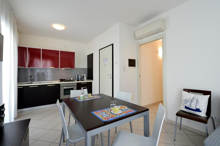 Others 3, Bilocale con balcone Mina 6, Rimini
