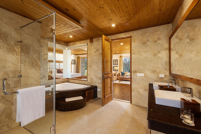 Bathroom 5, Baragarh Resort & Spa, Manali- IHCL SeleQtions, Kullu