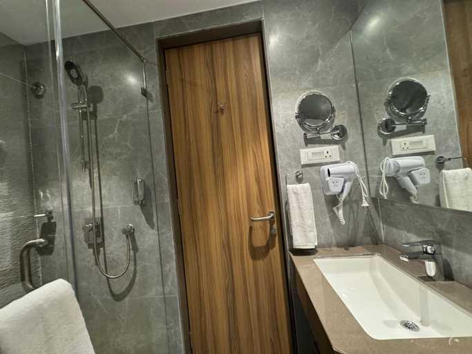 Bathroom 4, HOTEL MUMBAI HOUSE MINDSPACE MALAD, Mumbai Suburban