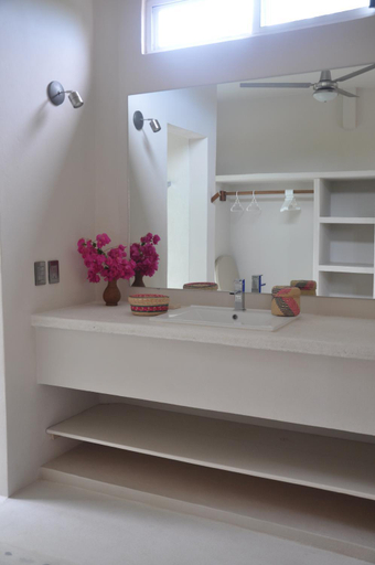 Bathroom 3, Casa Cometa, Dist. Pochutla