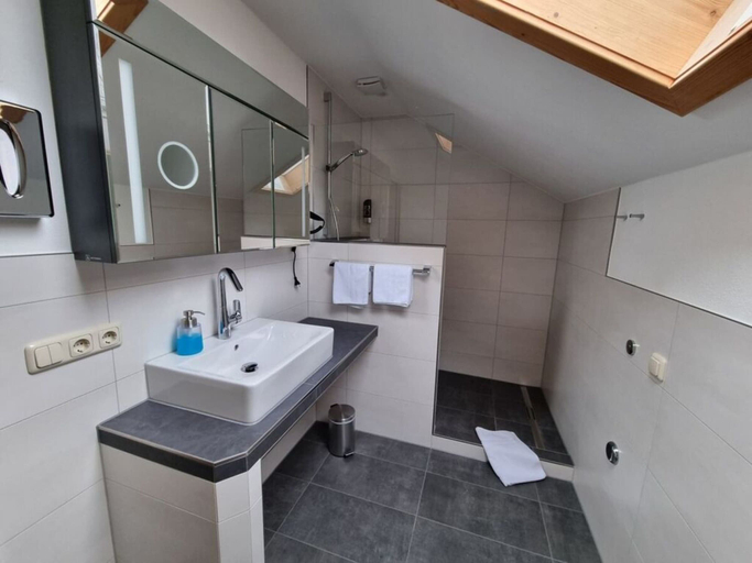 Bathroom 5, am Buchbrunnen Comfortable Holiday Residence, Ostallgäu