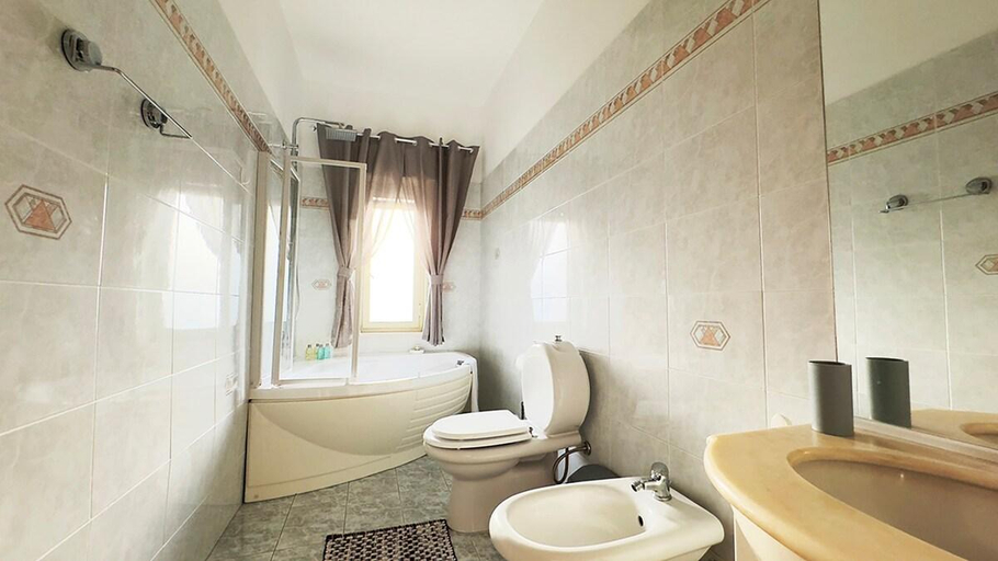Bathroom 2, Casa vacanze Messina, Messina