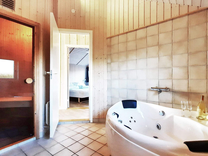 Bathroom 3, 5 Star Holiday Home in Dannemare, Lolland