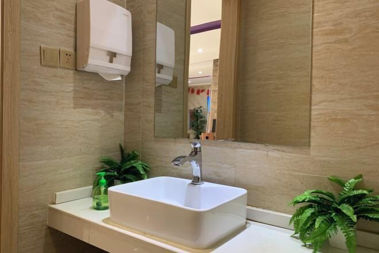 Bathroom 4, Yulai Hotel, Kunming