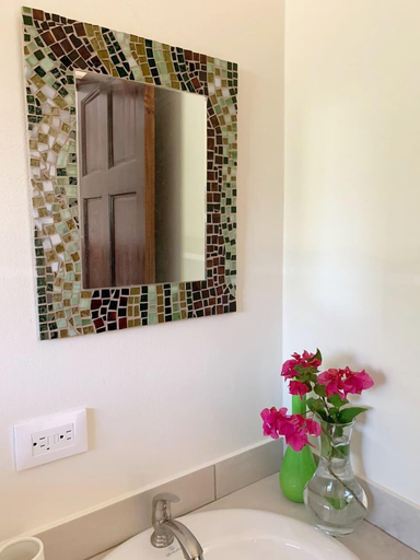 Bathroom 4, Morning Glory, Osa