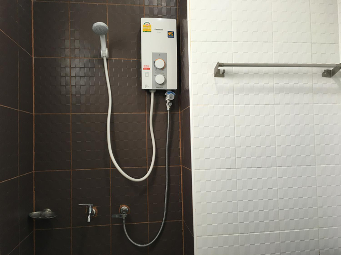 Bathroom 2, Baansamrarn, Mueang Krabi