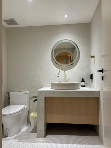 Bathroom 18