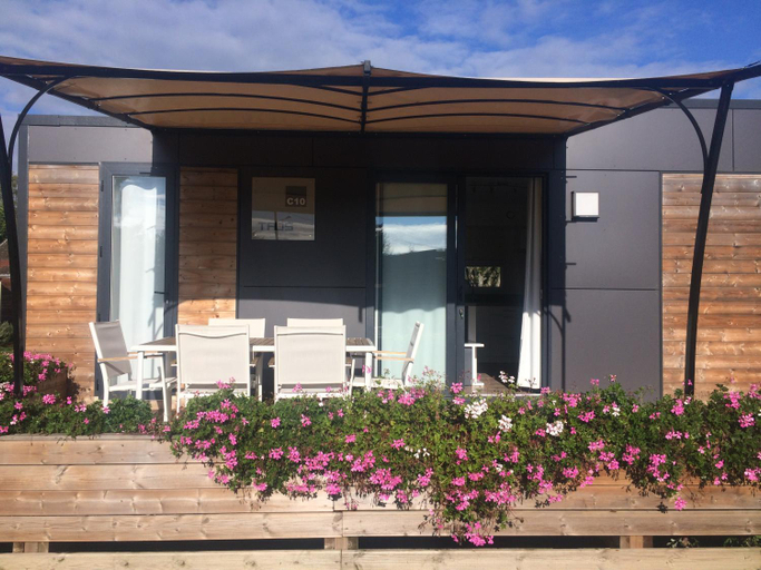 Exterior 4
