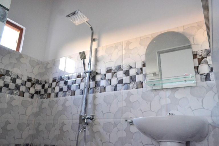 Bathroom 3, Rich Resort & Restaurant, Mihinthale