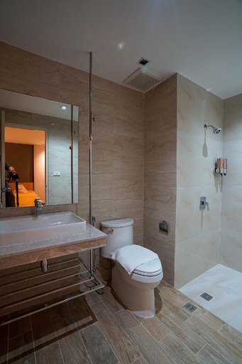 Bathroom 11